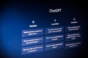 ChatGPT - chatbot utilizando la tecnología de inteligencia artificial para interactuar con un usuario.